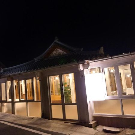 Hundred Years Hanok Mokpo Eksteriør billede
